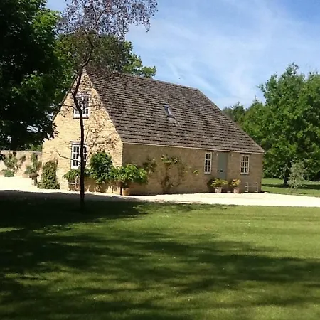 Gardeners Cottage Crudwell Exterior photo