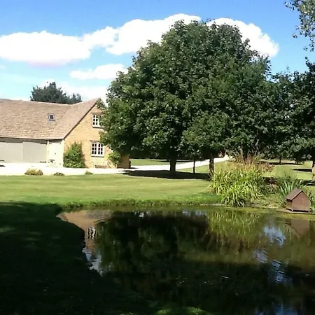 Gardeners Cottage Crudwell Exterior photo
